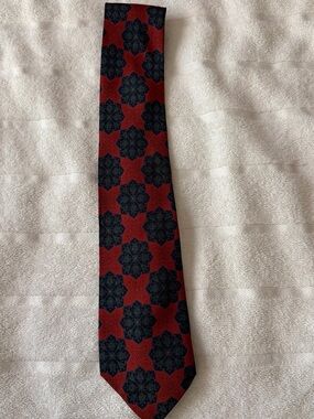 Men's Red Tie with Navy Geometric Medallions
